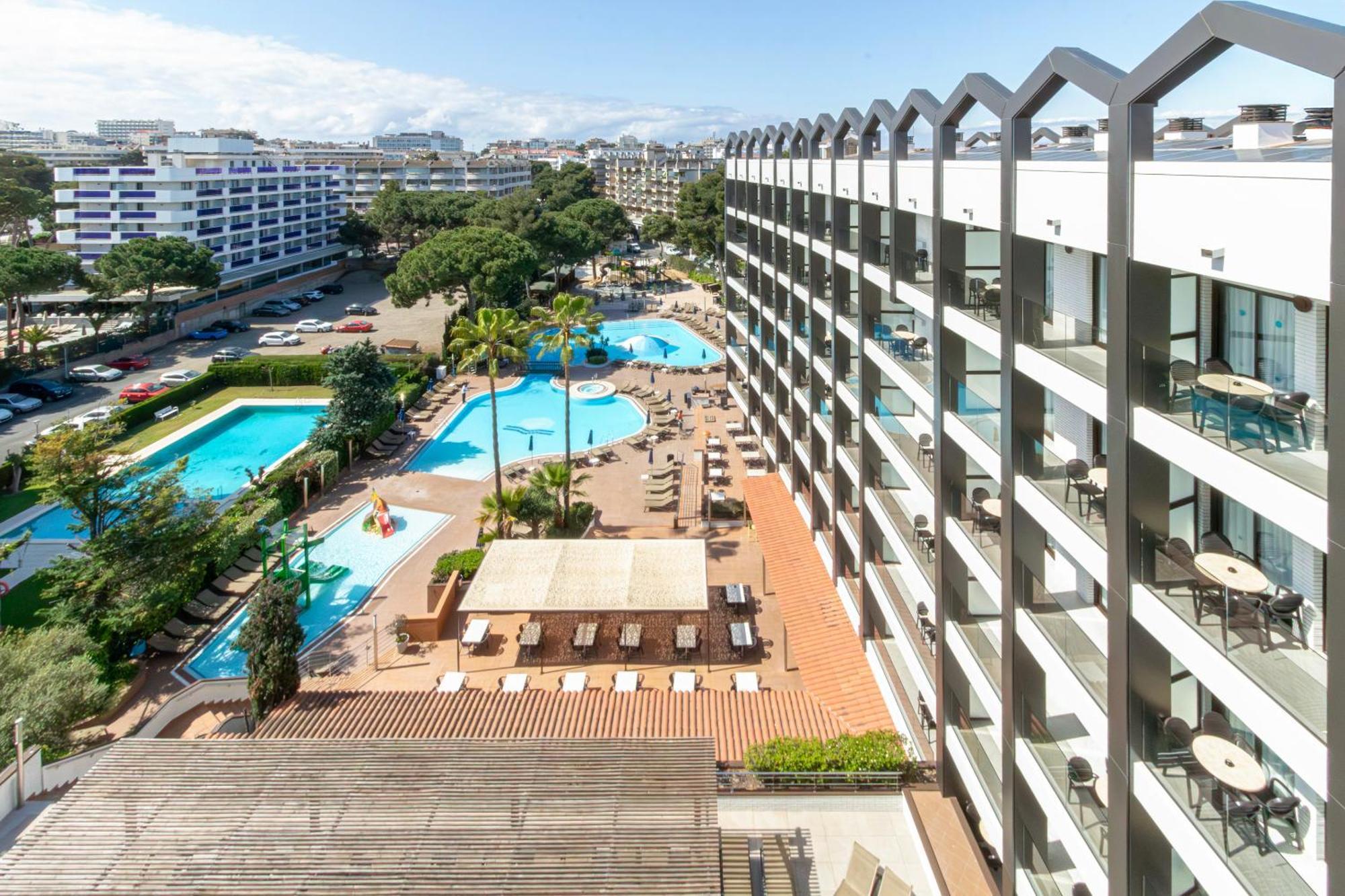Golden Avenida Family Suites 4* Salou Exterior foto